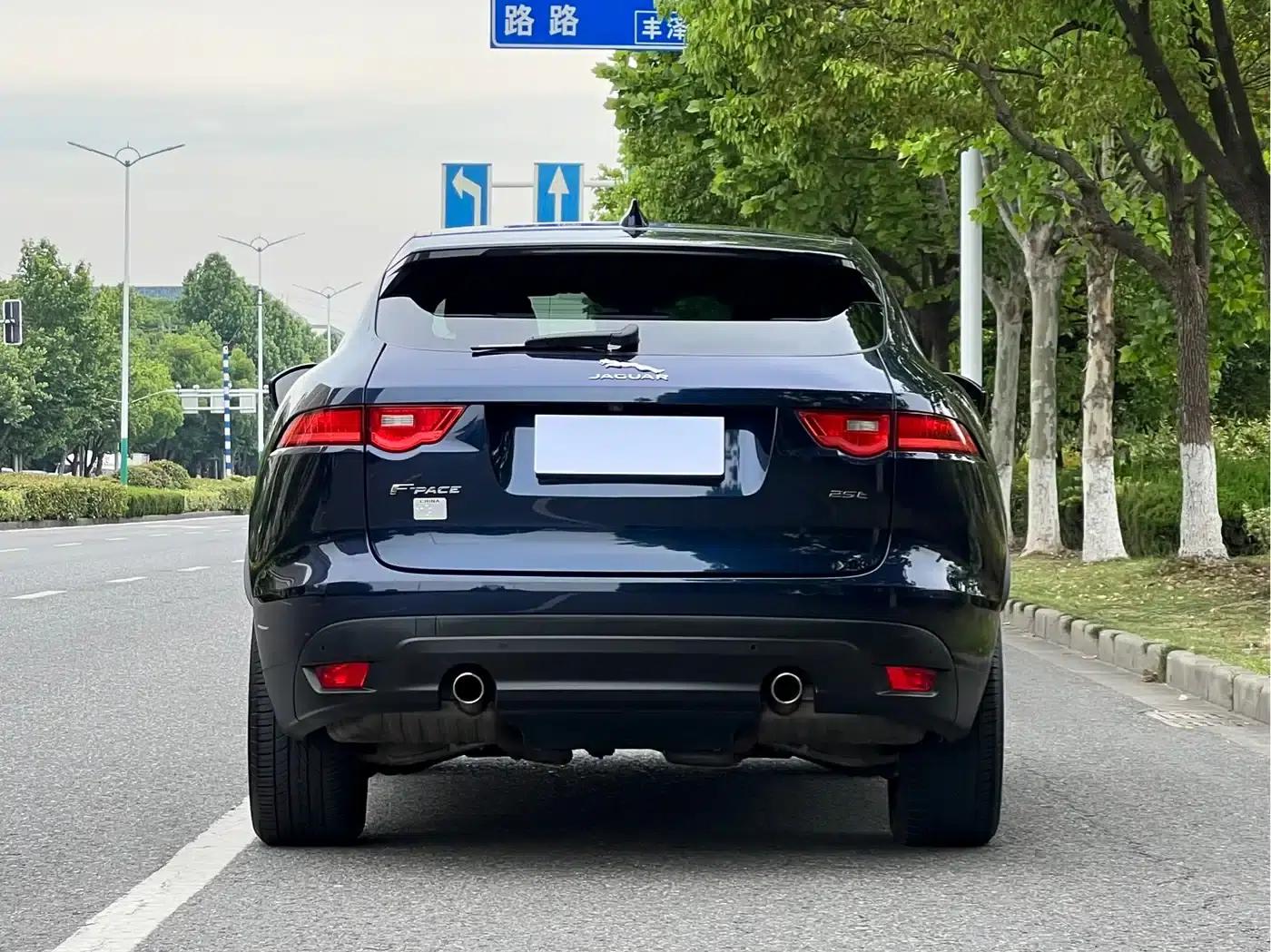 Jaguar F-PACE 2019 2.0T 2WD Urban Luxury Edition — миниатюра 4
