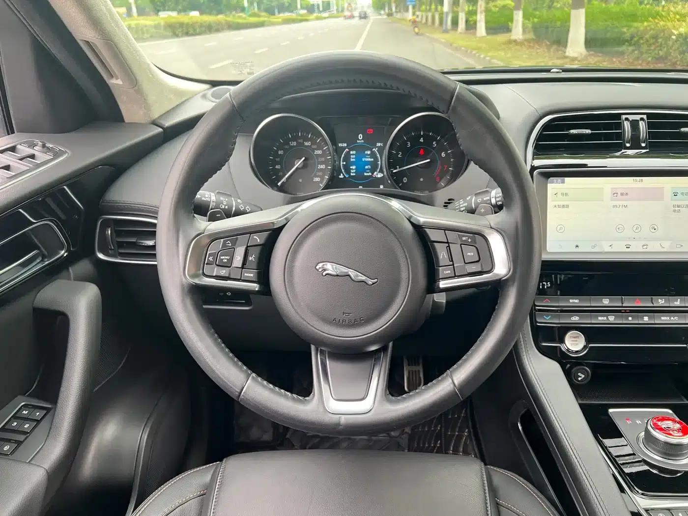 Jaguar F-PACE 2019 2.0T 2WD Urban Luxury Edition — миниатюра 10