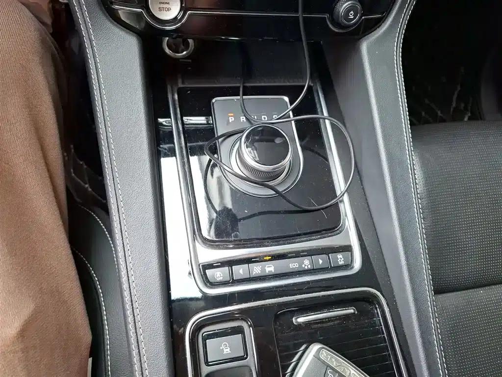 Jaguar F-PACE 2019 2.0T AWD R-Sport — миниатюра 11