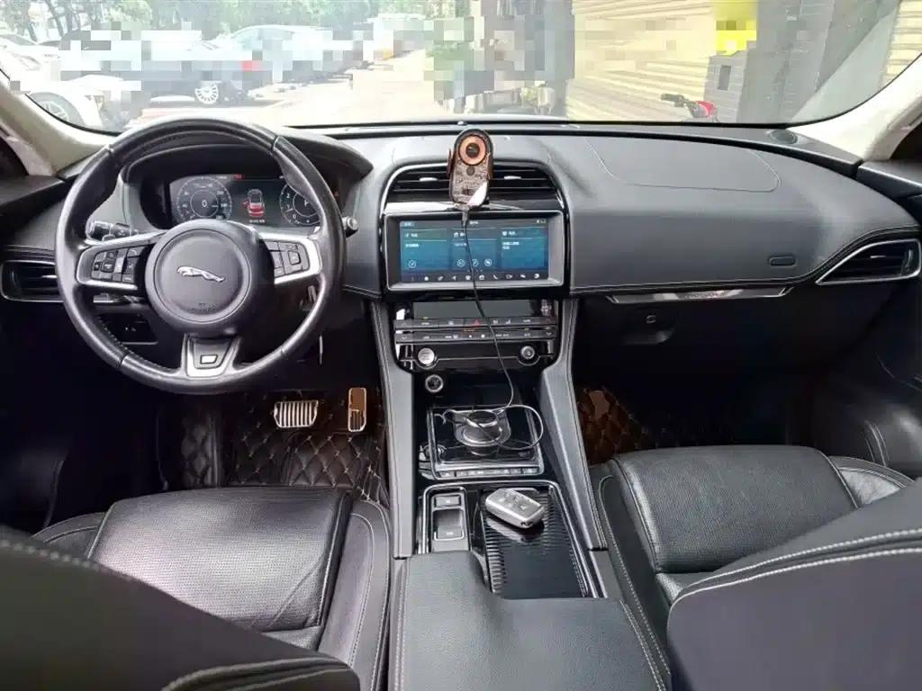 Jaguar F-PACE 2019 2.0T AWD R-Sport — миниатюра 6