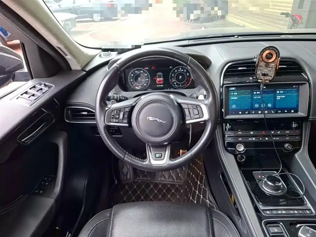 Jaguar F-PACE 2019 2.0T AWD R-Sport — миниатюра 7