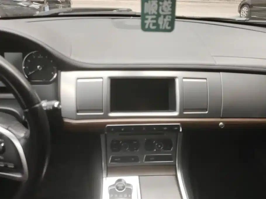 2014 Jaguar XF 2.0T Elegance Edition — миниатюра 13