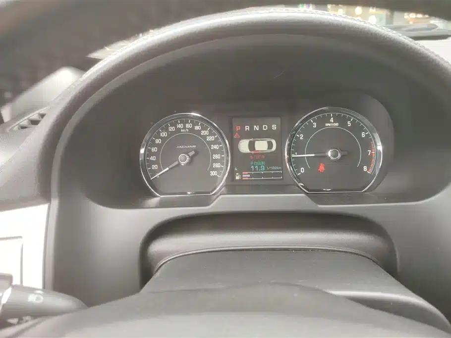 2014 Jaguar XF 2.0T Elegance Edition — миниатюра 14
