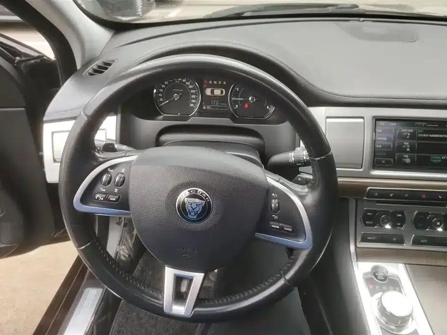 2014 Jaguar XF 2.0T Elegance Edition — миниатюра 15