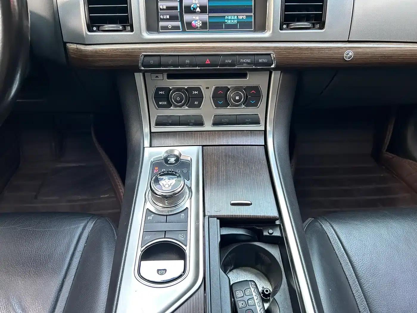 2014 Jaguar XF 3.0 SC Elegance Edition — миниатюра 12