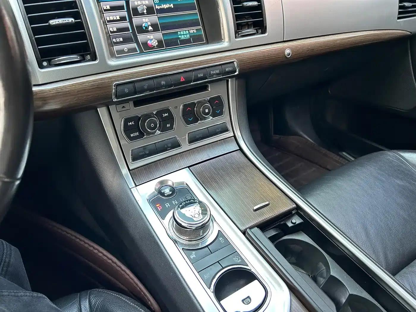 2014 Jaguar XF 3.0 SC Elegance Edition — миниатюра 13