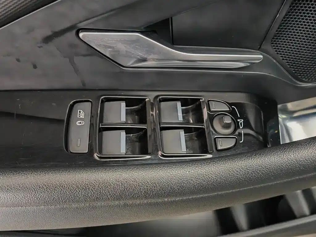 Jaguar E-PACE 2018 P200 (China VI Emission Standard) — миниатюра 9
