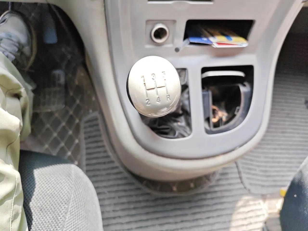 Jinbei Grace 2013 2.0L Zhi Ling Standard Model 9-Seater National Games Commemorative Edition China IV Emission Standard 9 Seats — миниатюра 15