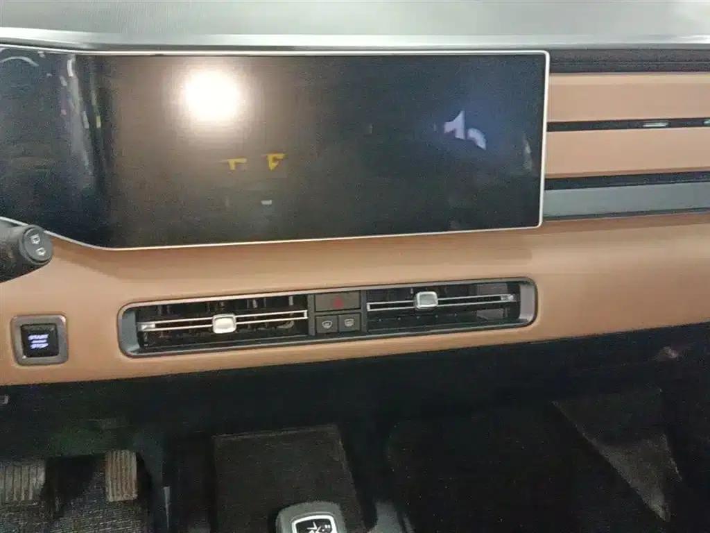 Geely ICON 2023 1.5TD Chocolate Edition — миниатюра 13