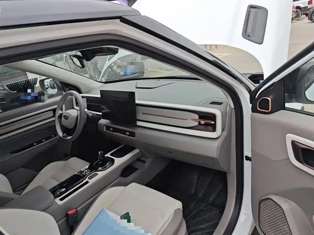 Geely ICON 2026 Chocolate 1.5TD Premium Edition — миниатюра 11