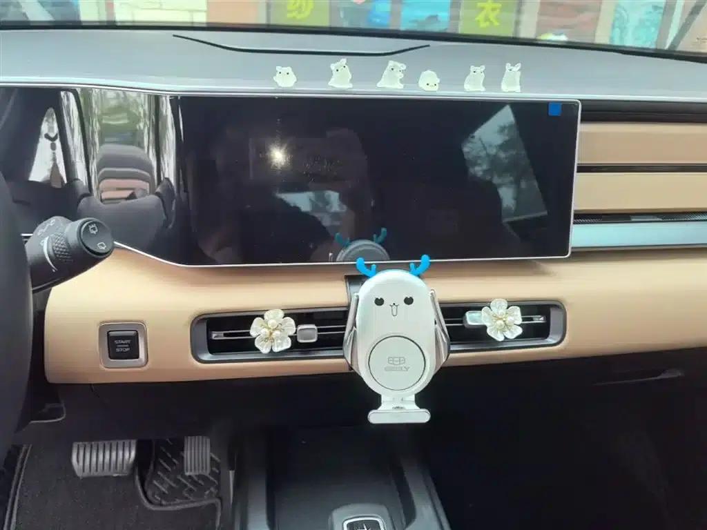 Geely ICON 2023 1.5TD Chocolate Premium Edition — миниатюра 13