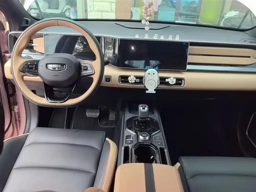 Geely ICON 2023 1.5TD Chocolate Premium Edition — миниатюра 10