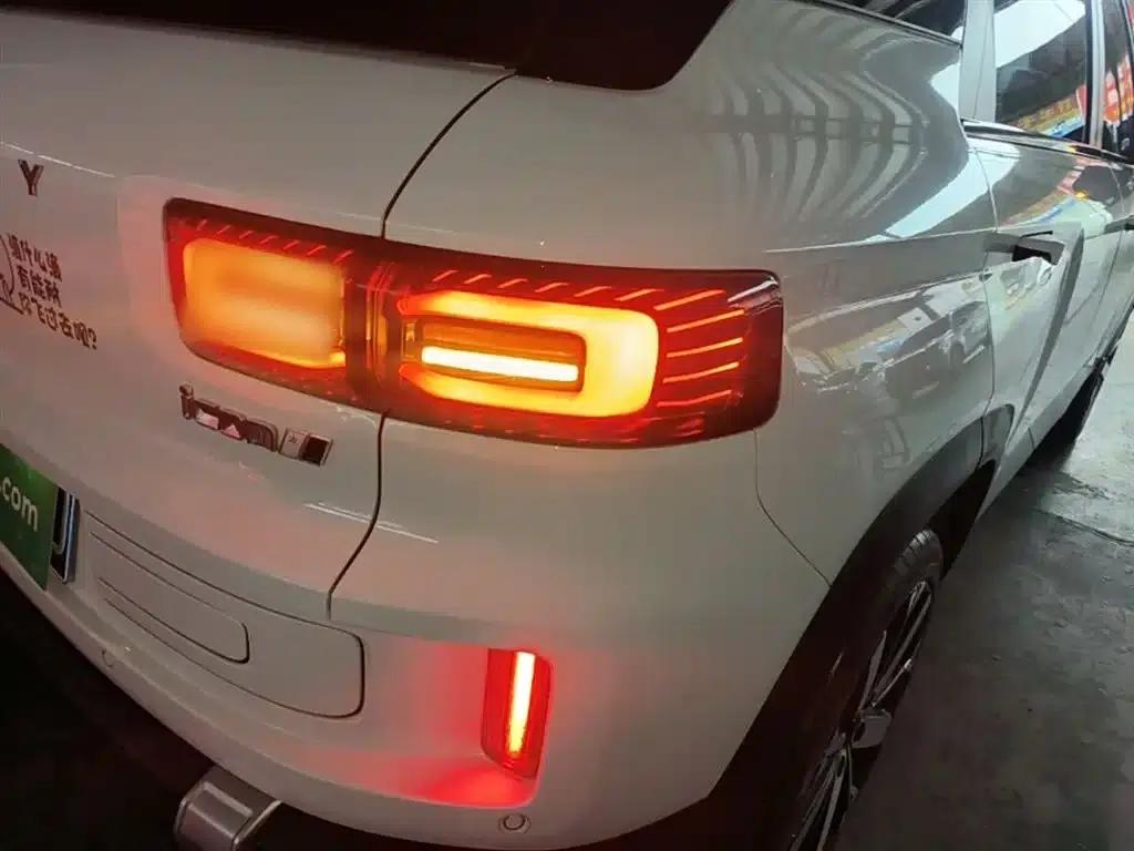 Geely ICON 2023 1.5TD Chocolate Edition — миниатюра 8