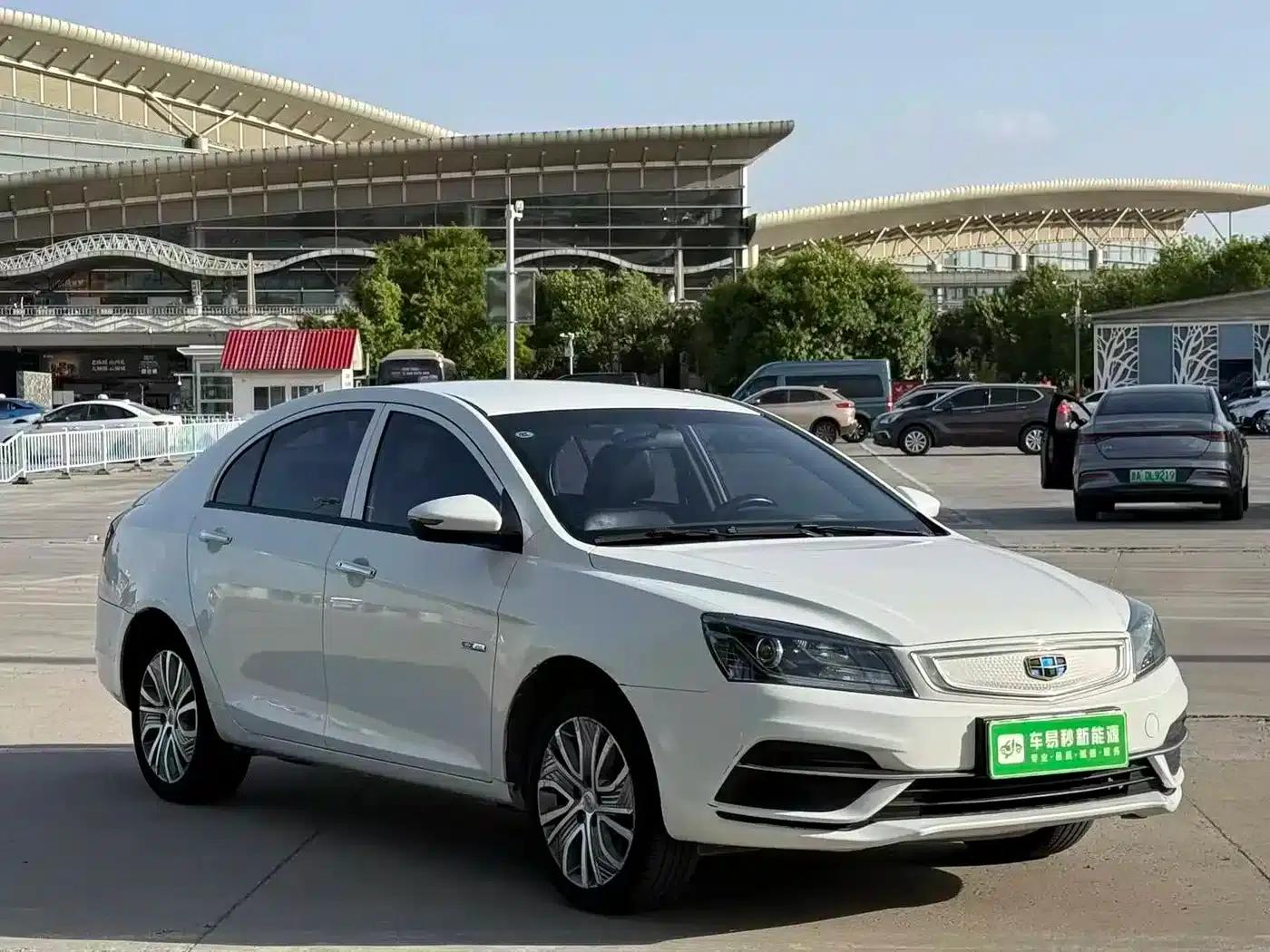 Geely Emgrand EV450 Progressive (2018 Model) — миниатюра 3