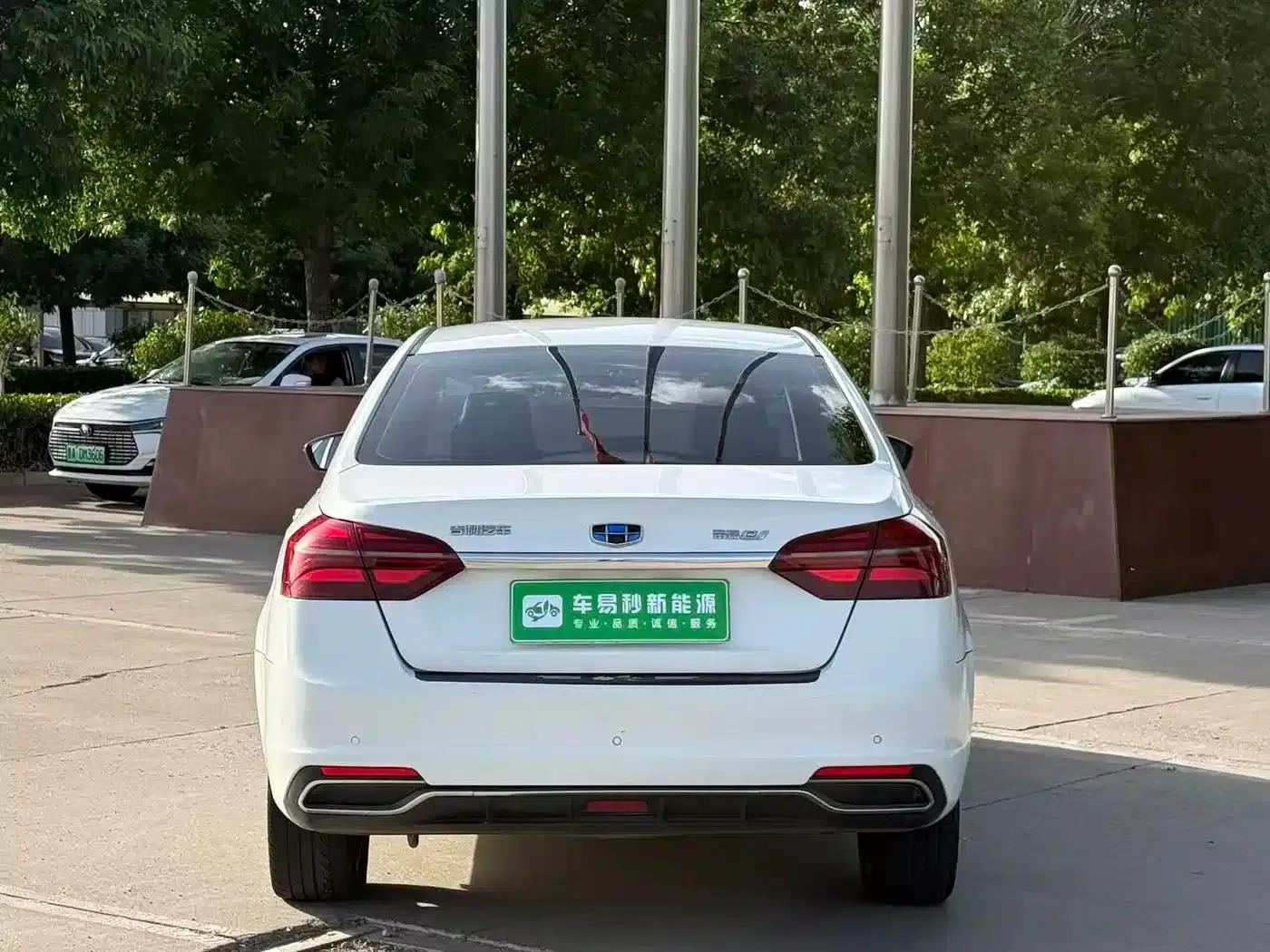 Geely Emgrand EV450 Progressive (2018 Model) — миниатюра 4
