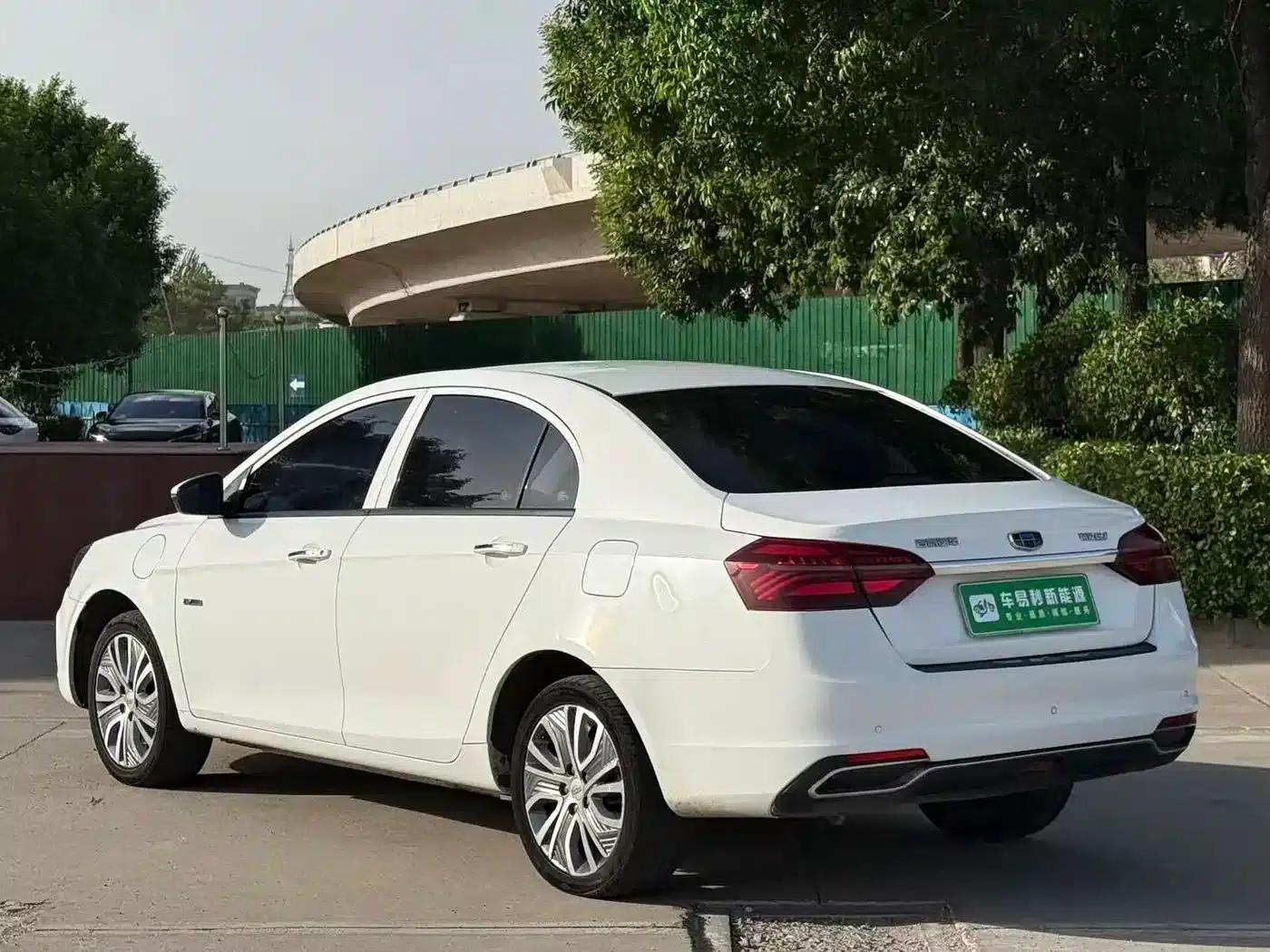 Geely Emgrand EV450 Progressive (2018 Model) — миниатюра 6