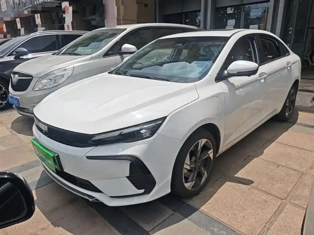 Geely Emgrand L HiP 2024 Dragon Edition 1.5TD-DHT Pro 100KM Excellent Model — миниатюра 1