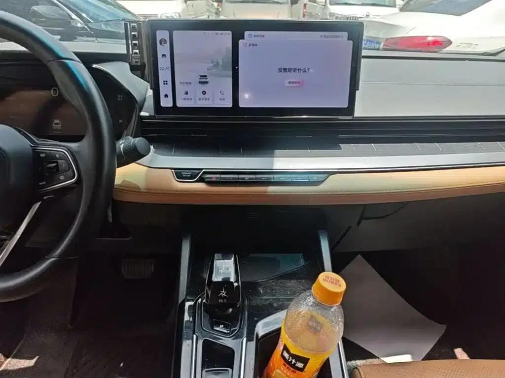 Geely Emgrand L HiP 2024 Dragon Edition 1.5TD-DHT Pro 100KM Excellent Model — миниатюра 13