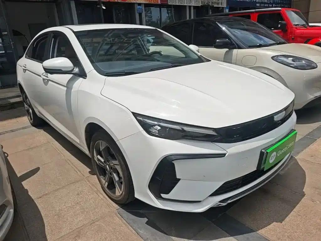 Geely Emgrand L HiP 2024 Dragon Edition 1.5TD-DHT Pro 100KM Excellent Model — миниатюра 4