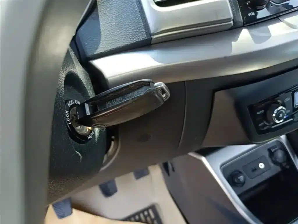 Refine S3 2014 1.5L Manual Deluxe Smart Edition — миниатюра 9