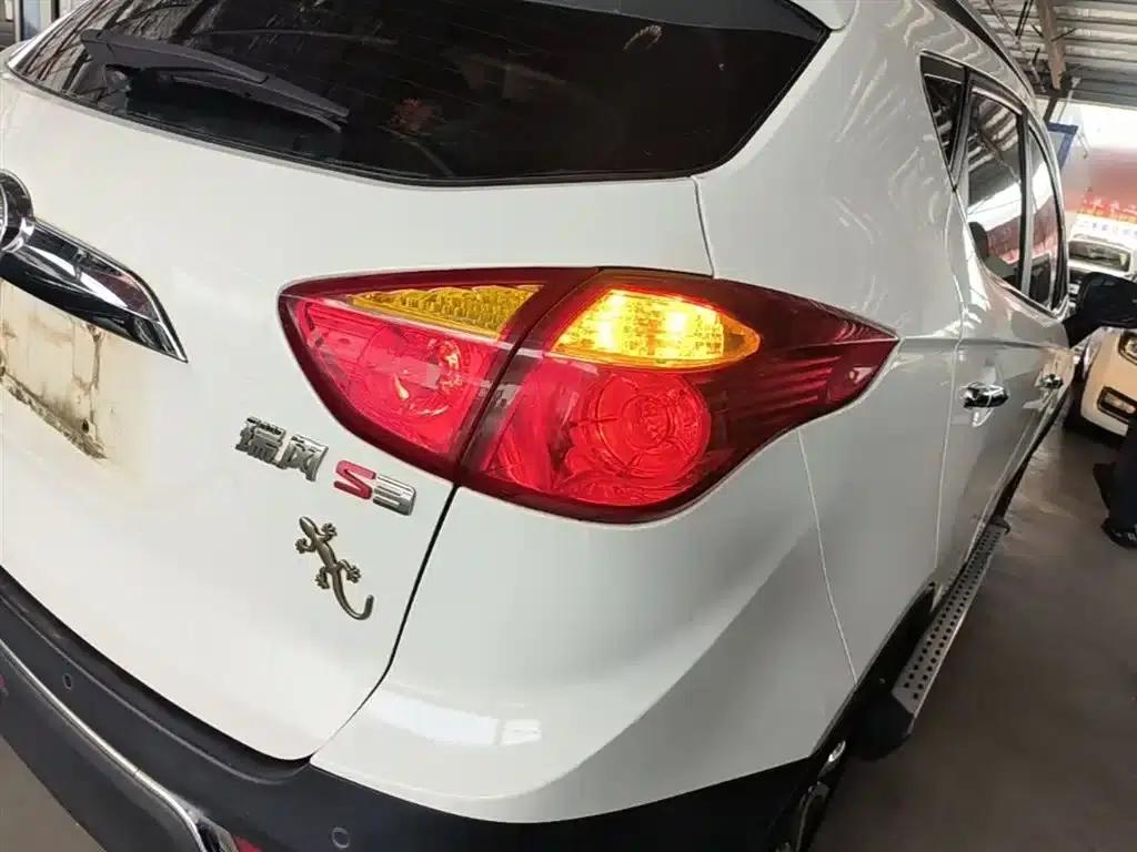 Refine S3 2016 1.5L Manual Deluxe Intelligent Premium Edition — миниатюра 8