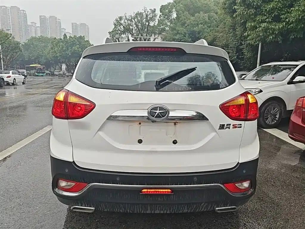 Refine S3 2016 1.5L Manual Deluxe Smart Edition — миниатюра 6