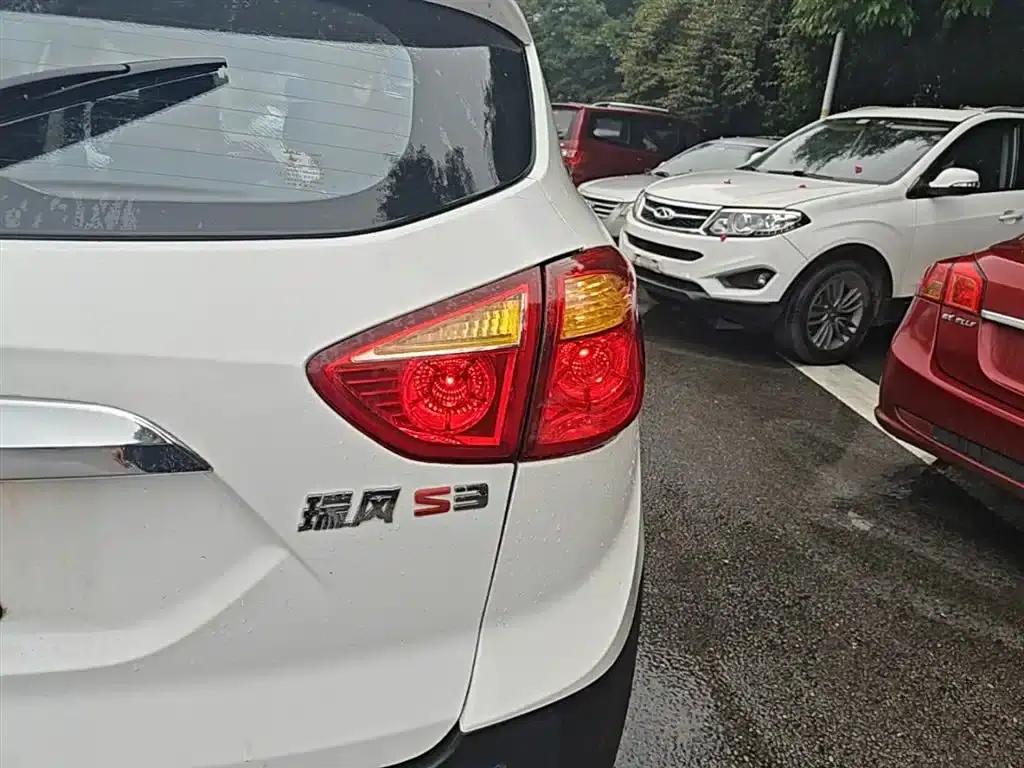 Refine S3 2016 1.5L Manual Deluxe Smart Edition — миниатюра 8