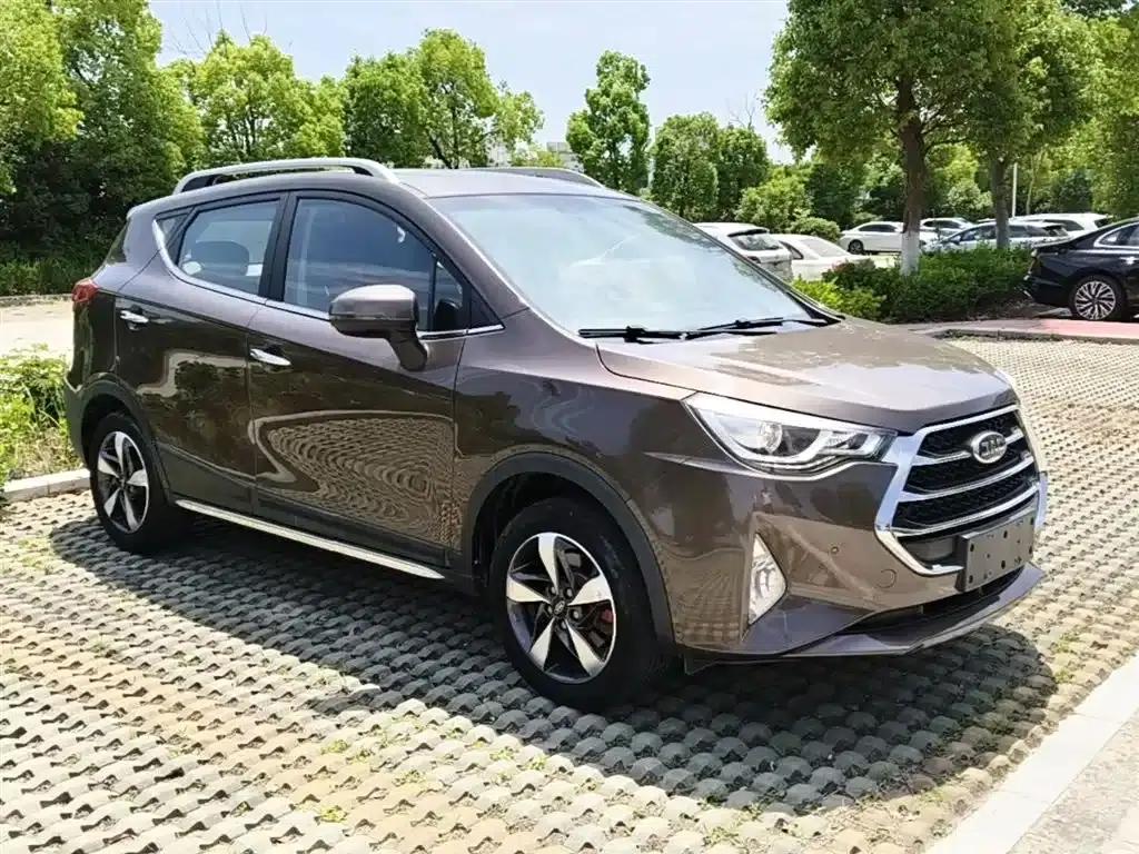 Refine S3 2017 1.5L Manual Deluxe Smart Edition — миниатюра 4