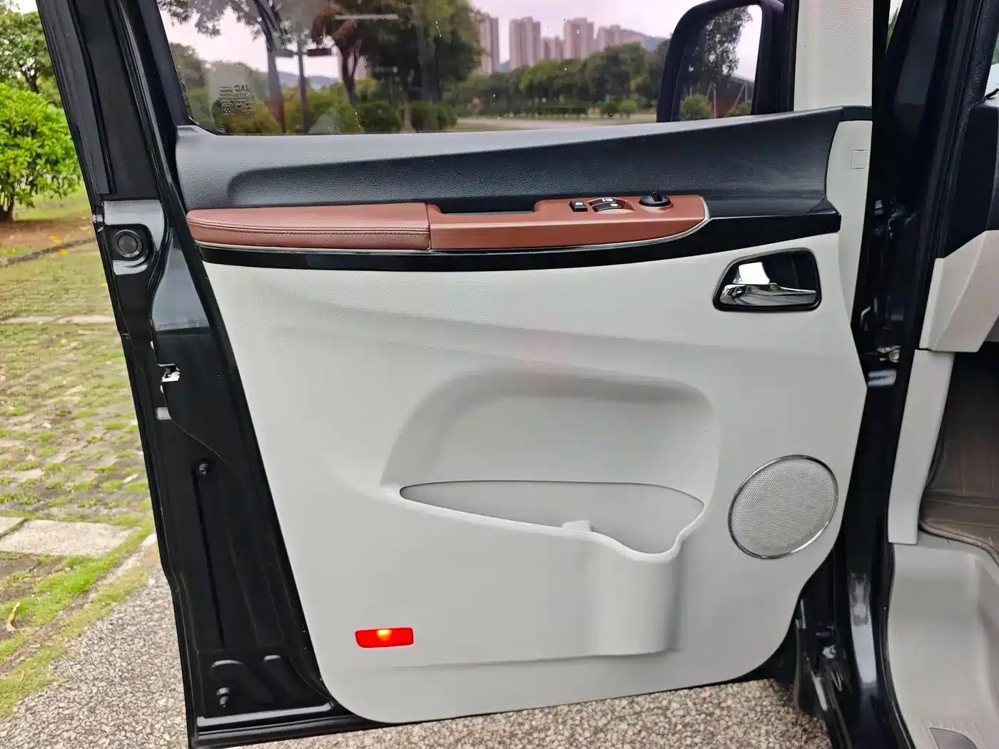 Refine M5 2016 2.0T Gasoline Automatic Business Edition — миниатюра 13