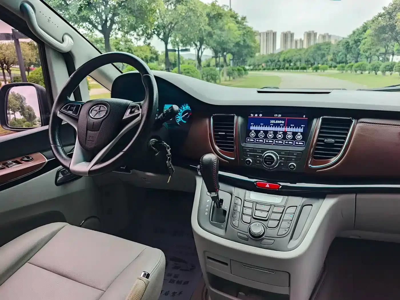 Refine M5 2016 2.0T Gasoline Automatic Business Edition — миниатюра 18