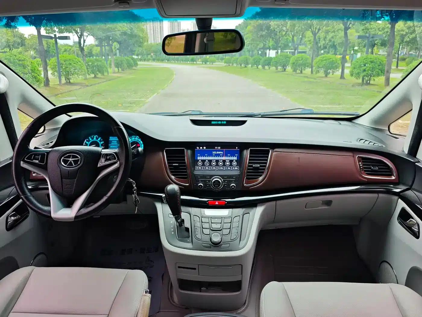 Refine M5 2016 2.0T Gasoline Automatic Business Edition — миниатюра 19