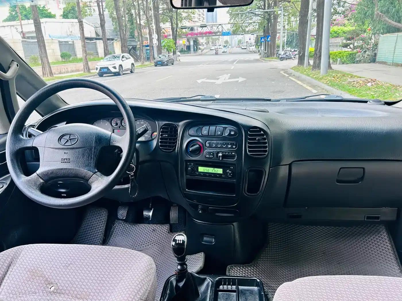 Refine 2015 1.9T Shuttle Long Wheelbase Comfort HFC4DB1-2C — миниатюра 9