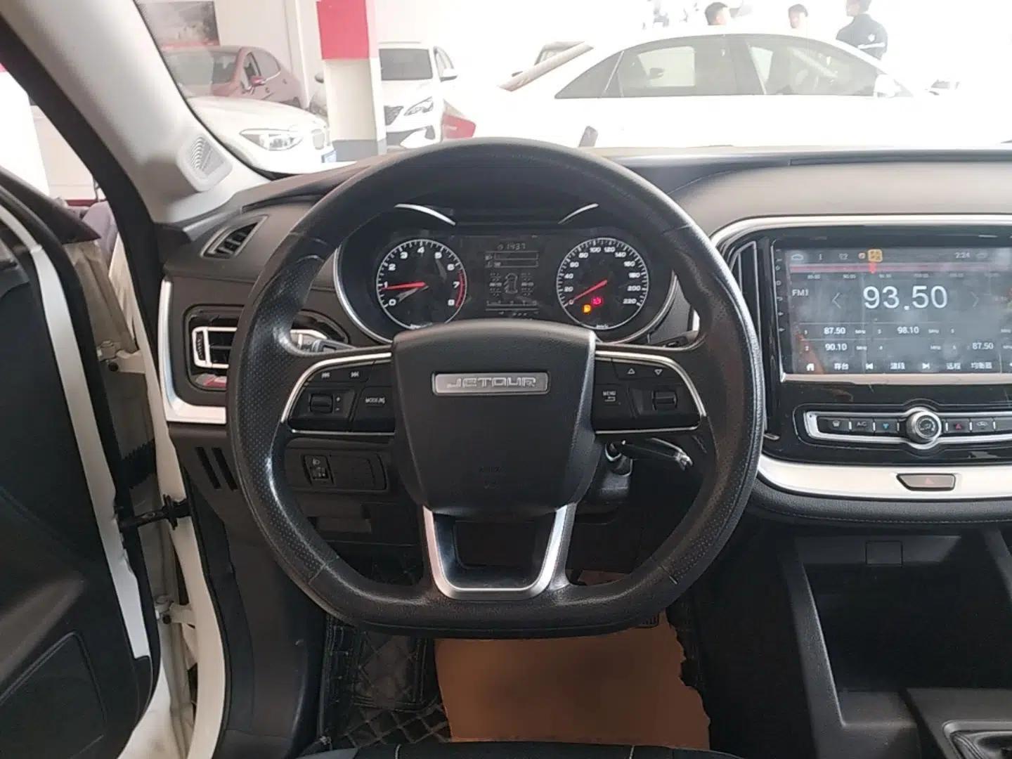 JETOUR X70M 2020 Revised 1.5T Manual Partner Version 7-Seater — миниатюра 14