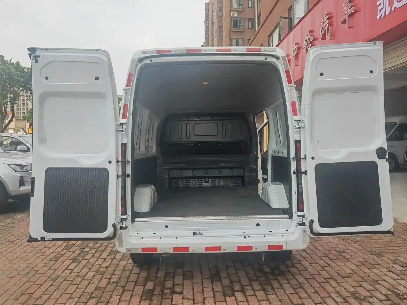 Jiangling Fushun 2025 2.0T 8AT Diesel Short Wheelbase Medium-High Roof Commercial Van (2/3 Seats) — миниатюра 11