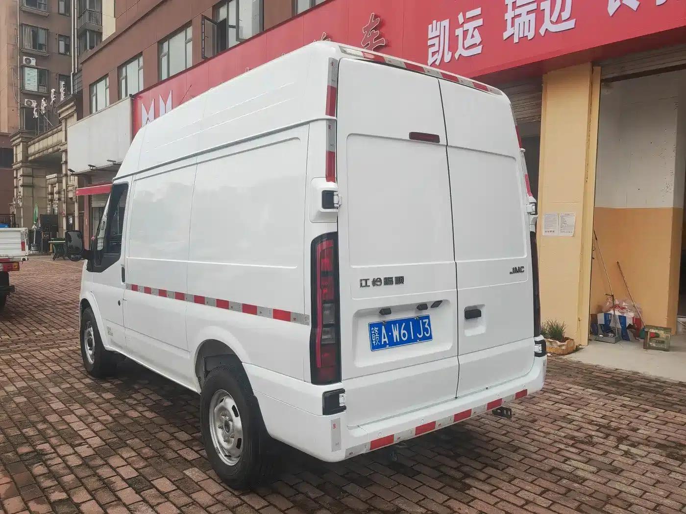Jiangling Fushun 2025 2.0T 8AT Diesel Short Wheelbase Medium-High Roof Commercial Van (2/3 Seats) — миниатюра 6