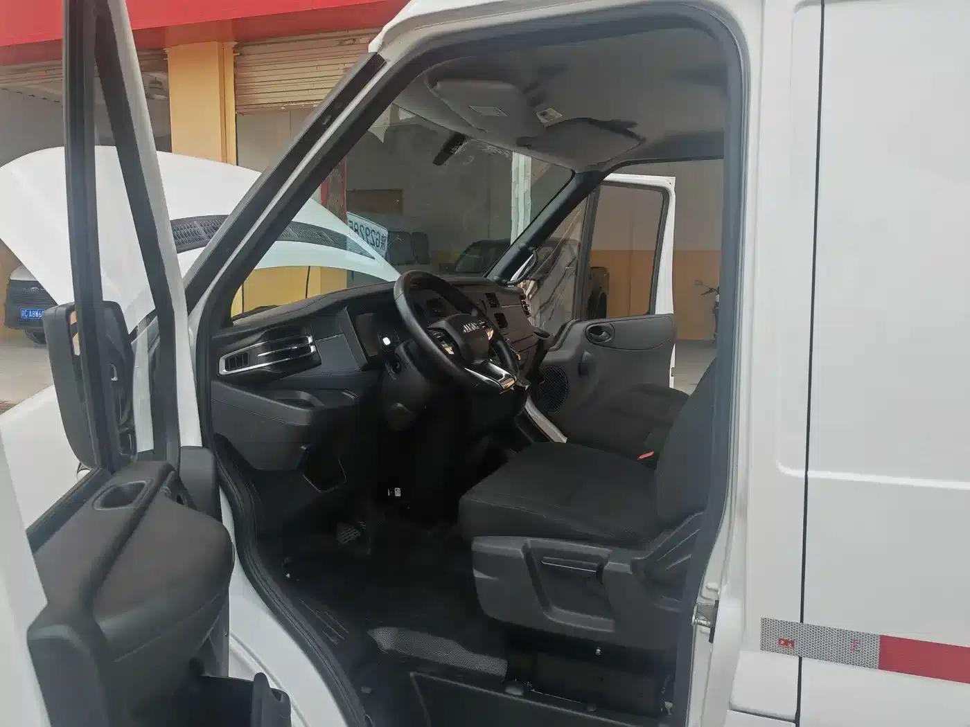 Jiangling Fushun 2025 2.0T 8AT Diesel Short Wheelbase Medium-High Roof Commercial Van (2/3 Seats) — миниатюра 7