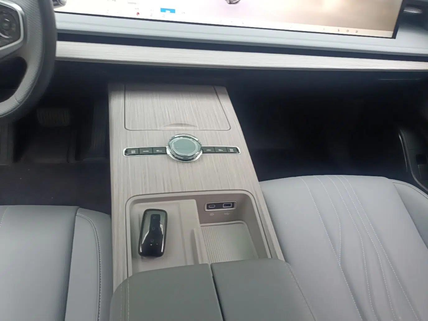 Geely Galaxy E8 2024 550 km Range Rear-Wheel-Drive PRO — миниатюра 17
