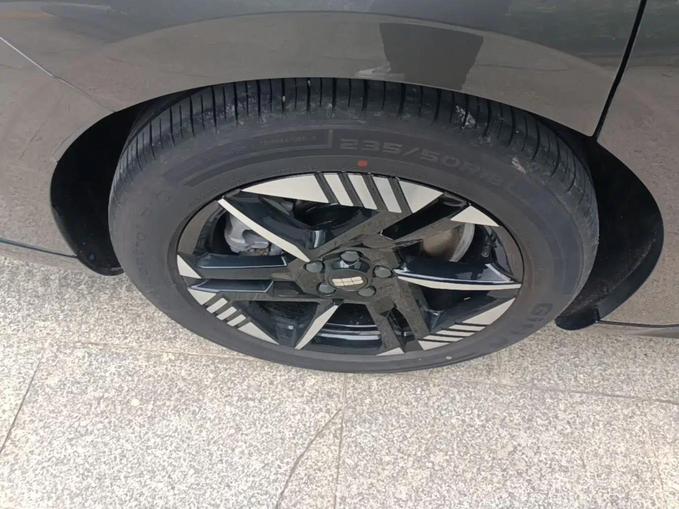 Geely Galaxy E8 2024 550 km Range Rear-Wheel-Drive PRO — миниатюра 10