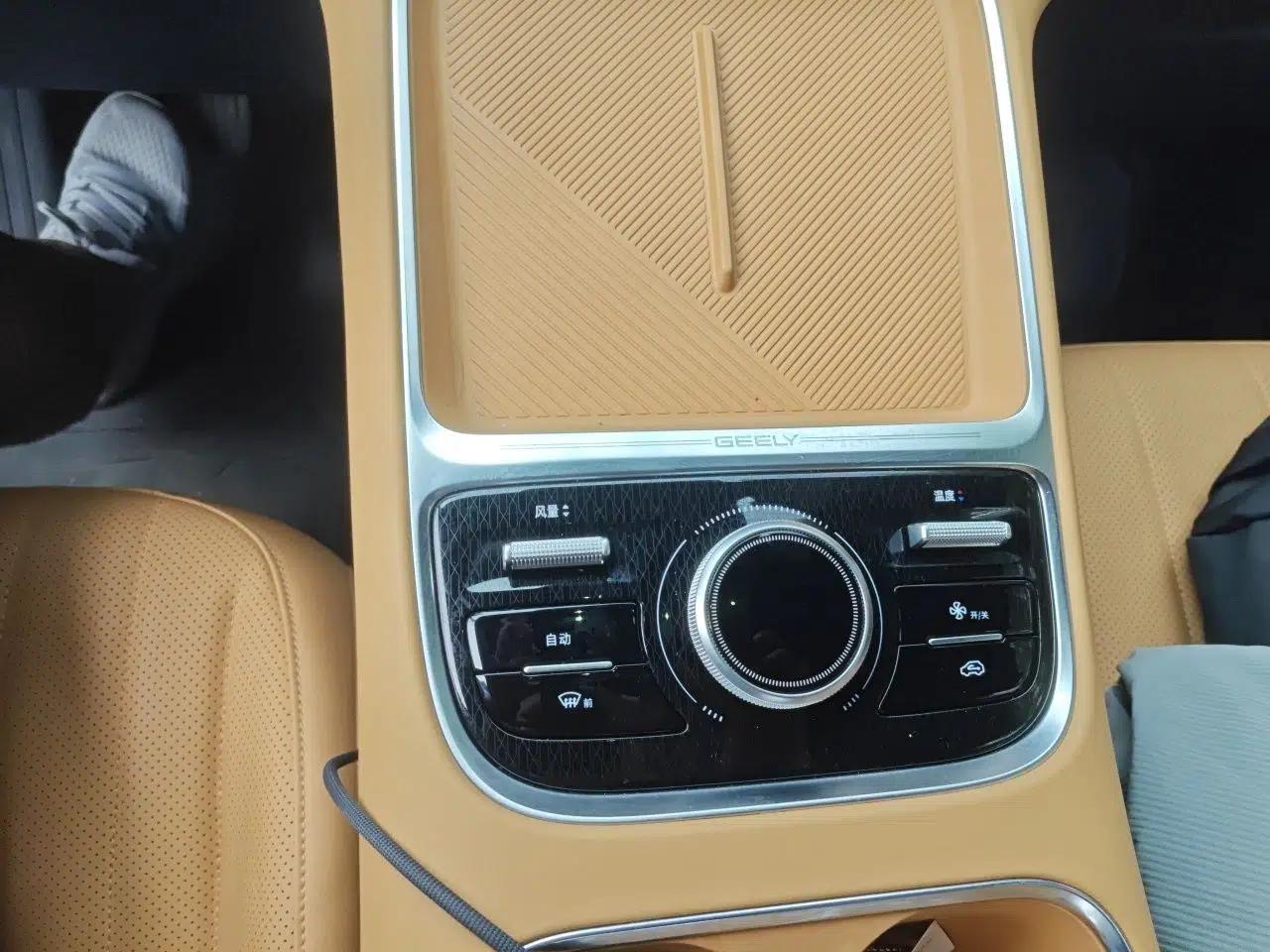 Geely Galaxy Xingjian 7 EM-i 2025 120km Launch+ Version — миниатюра 15