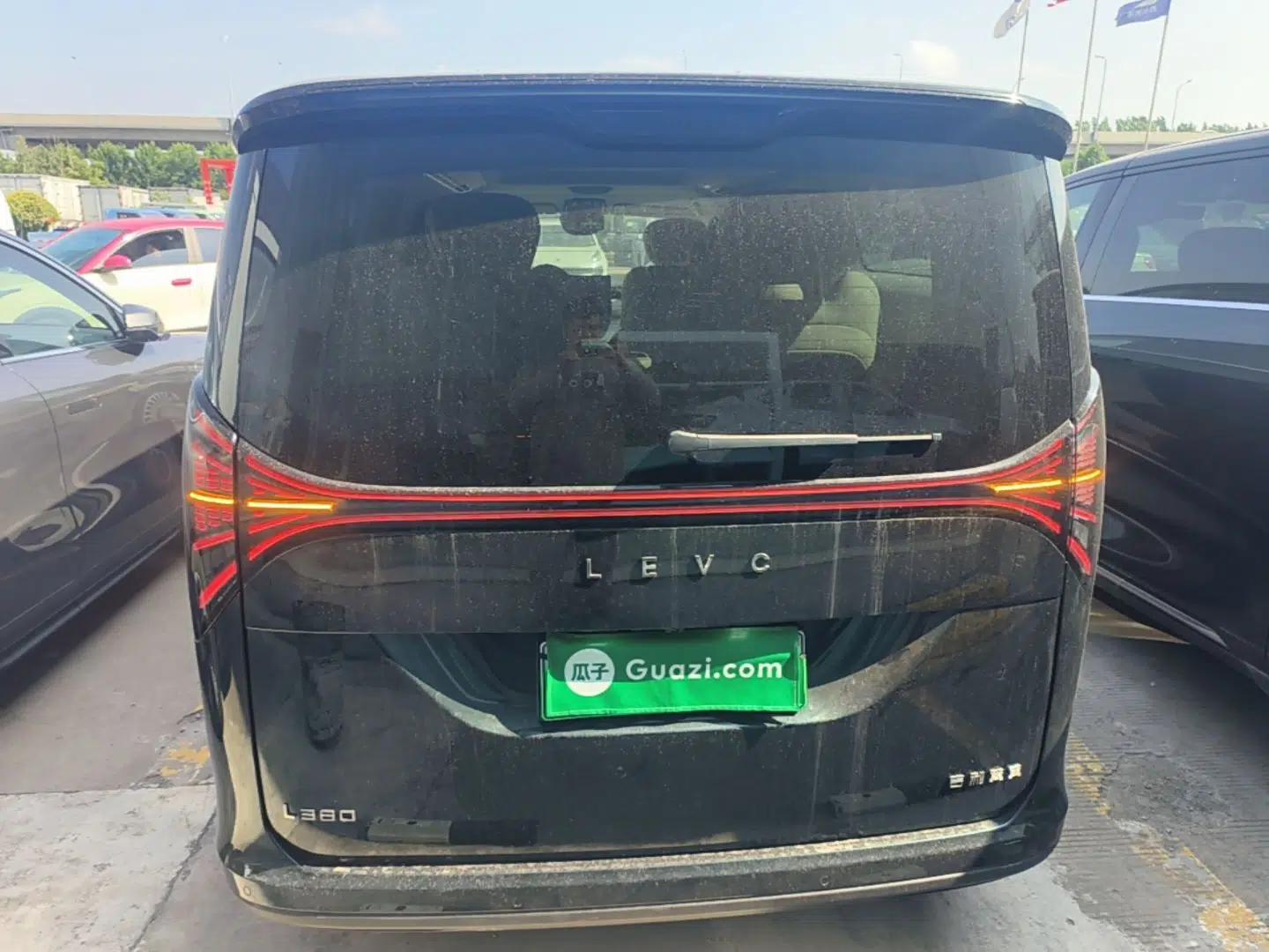 Geely Galaxy LEVC L380 2025 805 km Flagship Version All-Wheel Drive — миниатюра 3