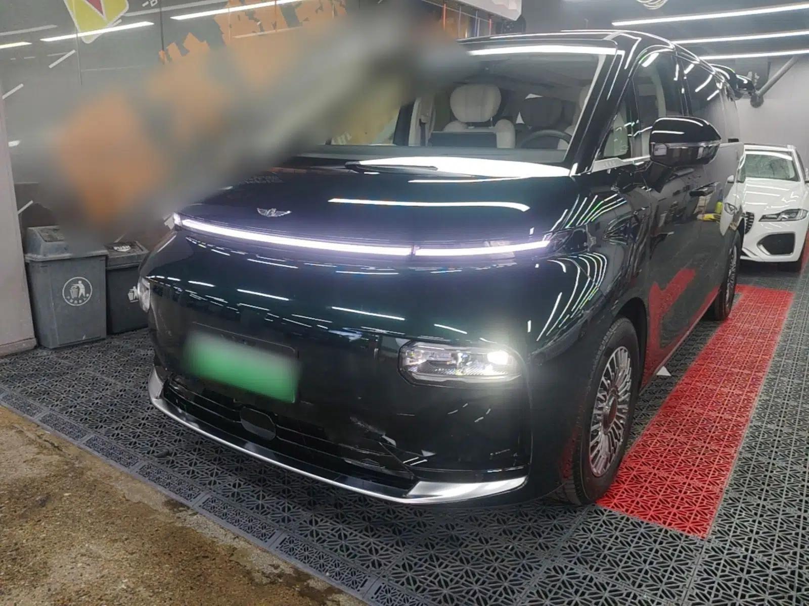 Geely Galaxy LEVC L380 2024 140-Degree 6-Seater All-Wheel-Drive Ultra — миниатюра 1