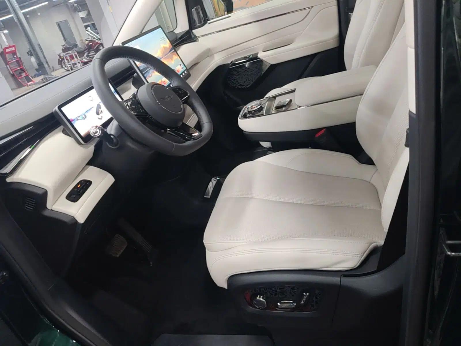 Geely Galaxy LEVC L380 2024 140-Degree 6-Seater All-Wheel-Drive Ultra — миниатюра 18