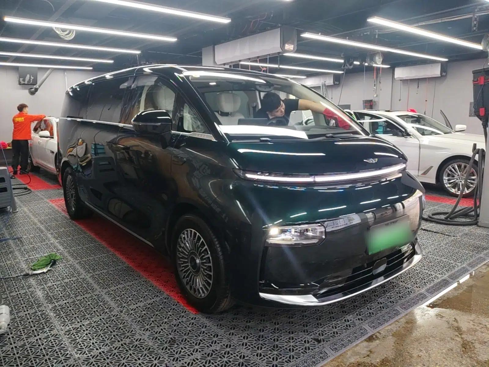 Geely Galaxy LEVC L380 2024 140-Degree 6-Seater All-Wheel-Drive Ultra — миниатюра 3