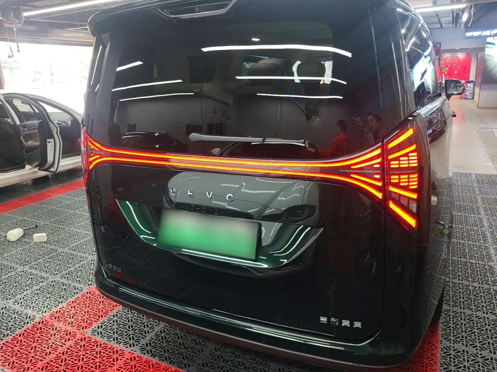Geely Galaxy LEVC L380 2024 140-Degree 6-Seater All-Wheel-Drive Ultra — миниатюра 5
