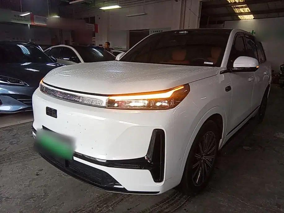 Geely Galaxy M9 2025 Model 100km Two-Wheel-Drive Smart Navigation Edition — миниатюра 1