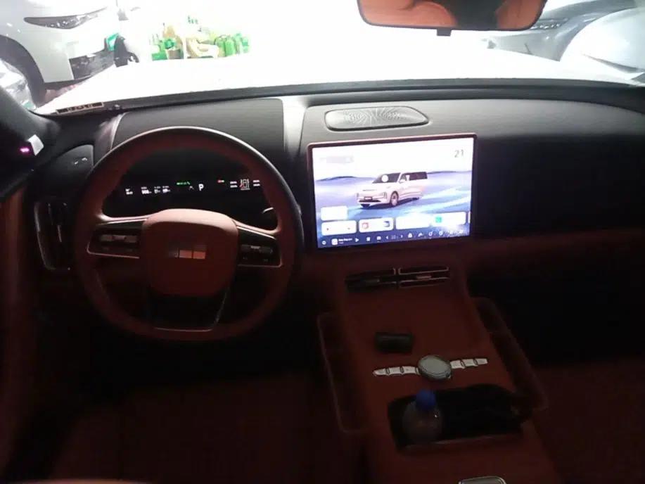 Geely Galaxy M9 2025 Model 100km Two-Wheel-Drive Smart Navigation Edition — миниатюра 13