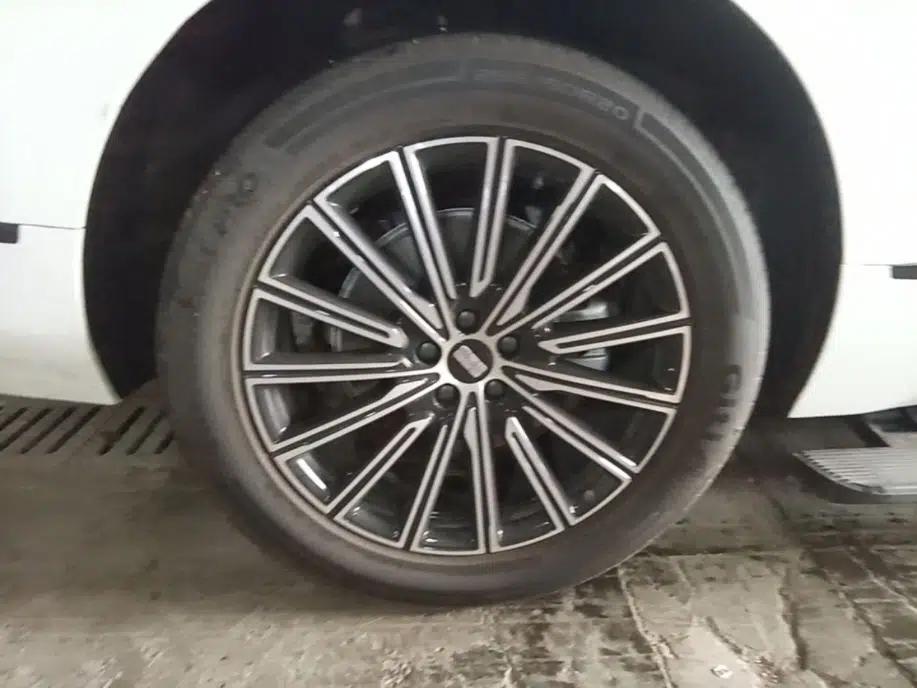 Geely Galaxy M9 2025 Model 100km Two-Wheel-Drive Smart Navigation Edition — миниатюра 10