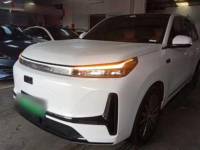 Geely Galaxy M9 2025 Model 100km Two-Wheel-Drive Smart Navigation Edition