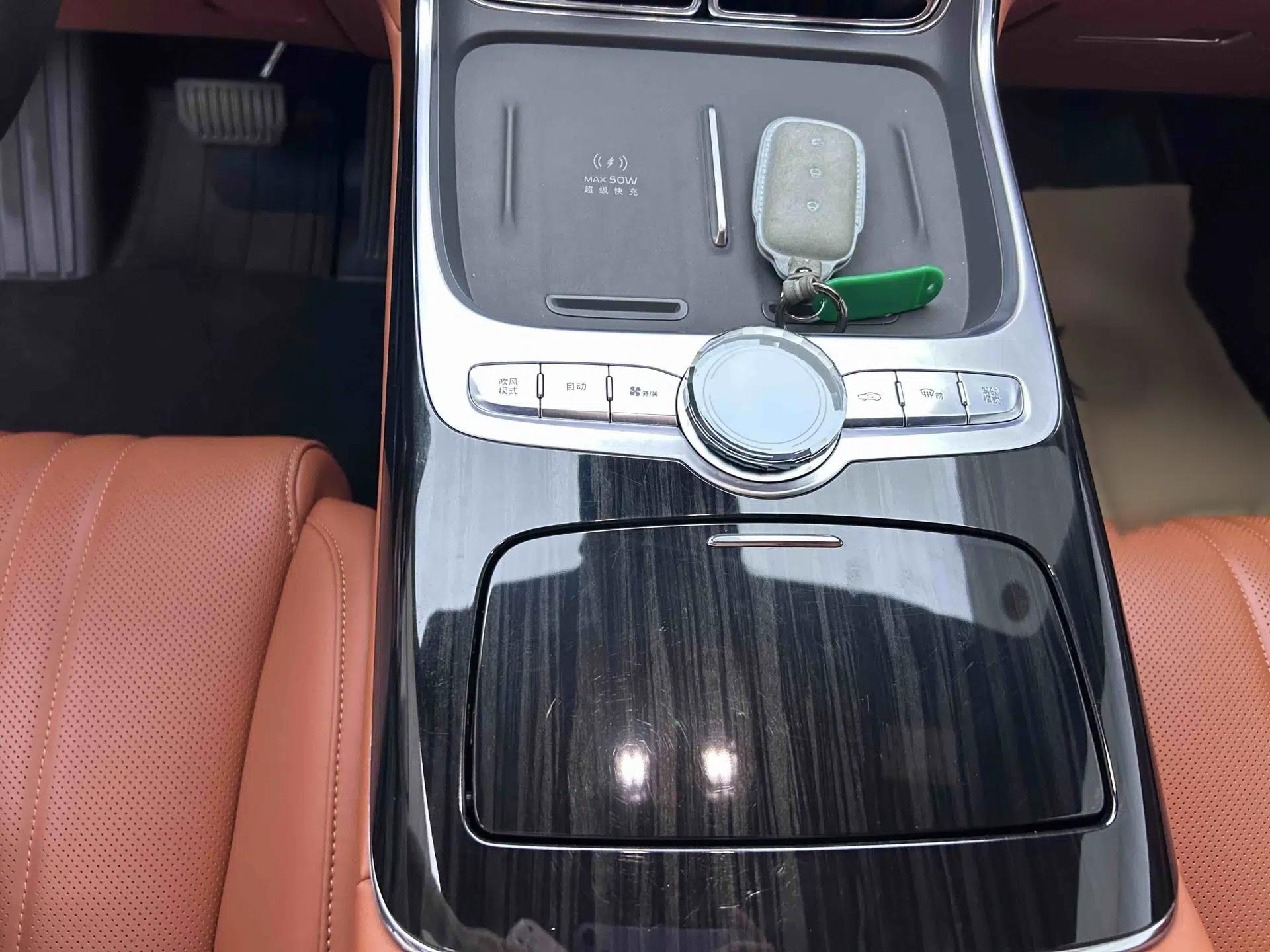 Geely Galaxy M9 2025 Model 210km Four-Wheel-Drive Leading Edition — миниатюра 27