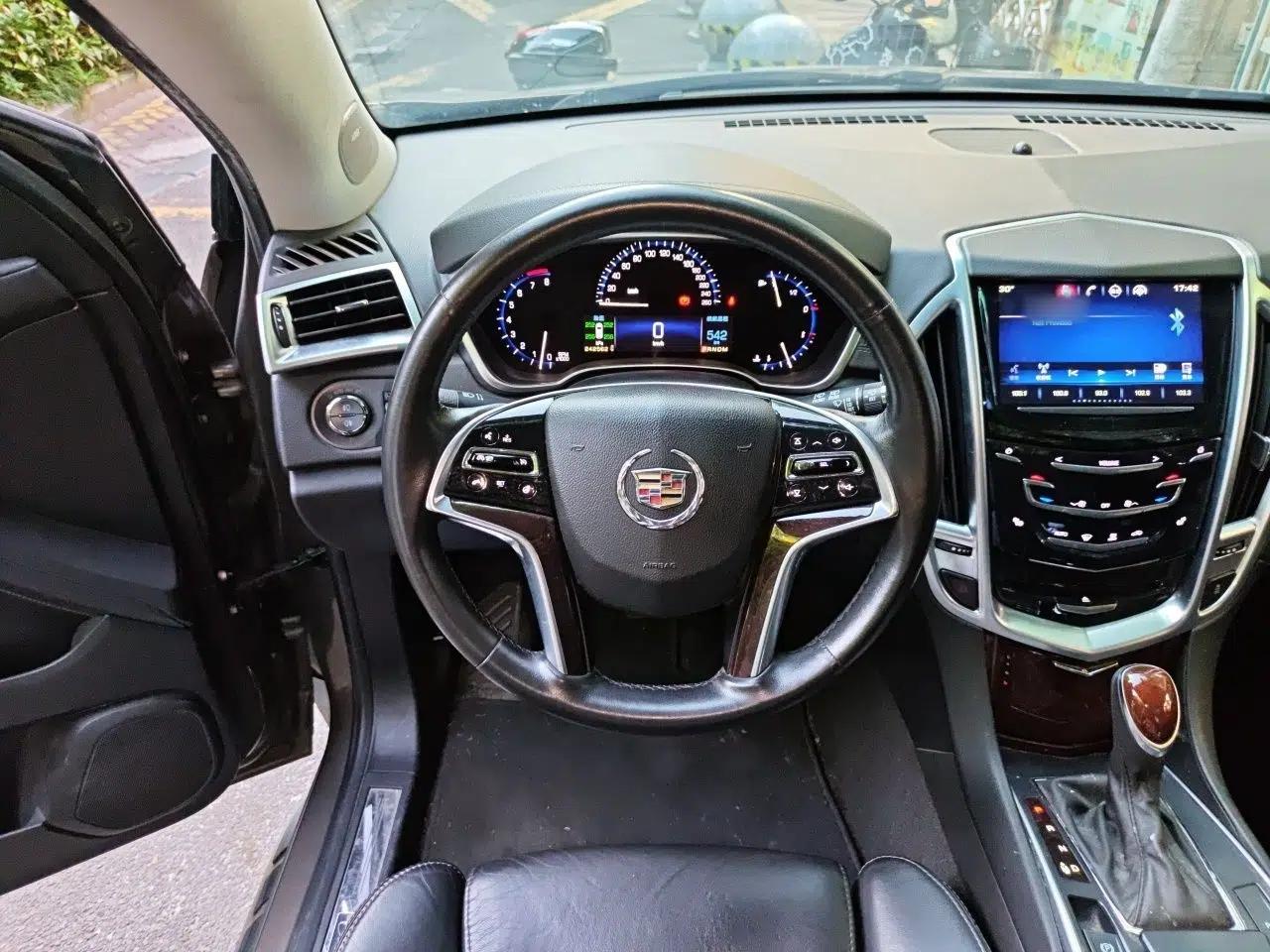Cadillac SRX 2015 3.0L Elite Model — миниатюра 11